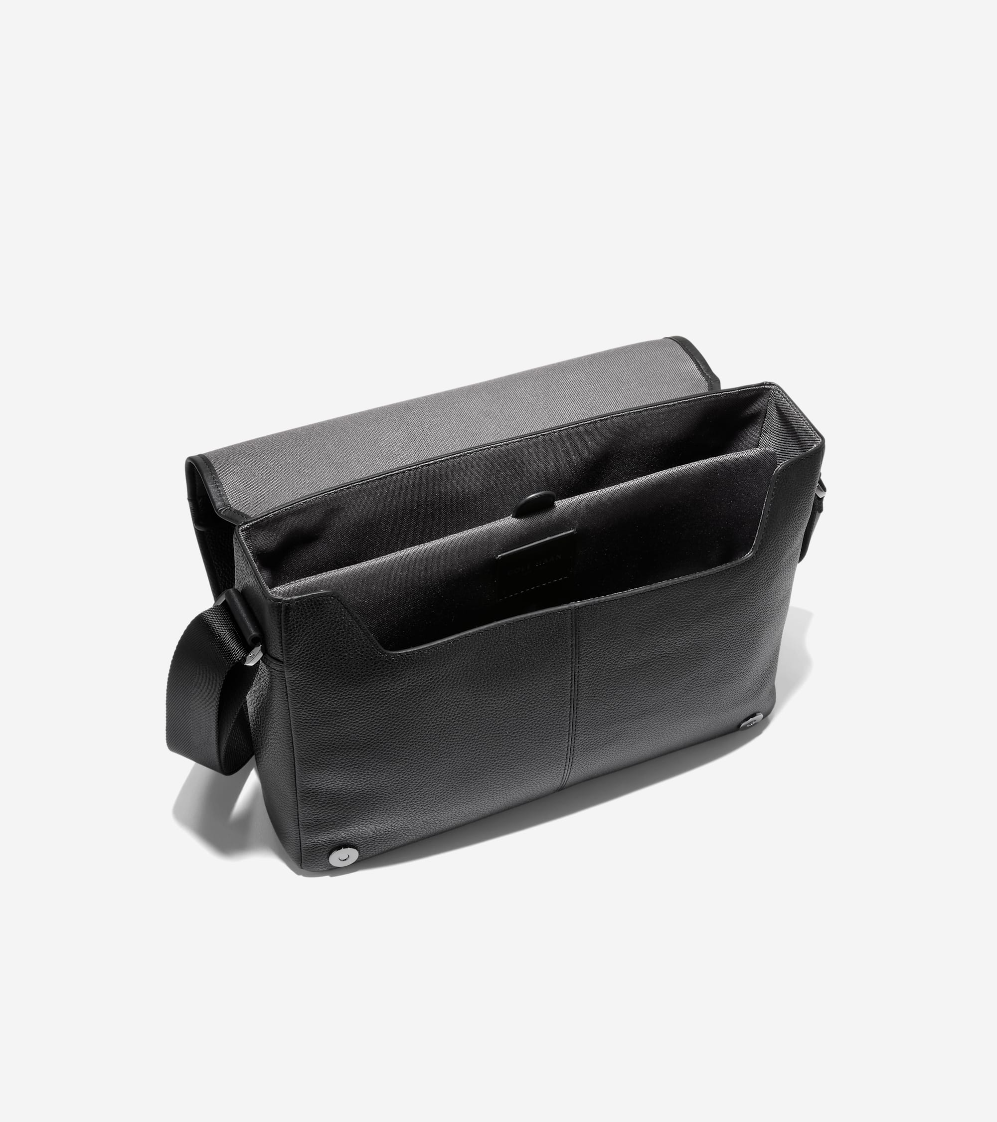 新品未使用　COLE HAAN ブラックレザー メッセンジャーバッグ　ビジネス Men's Damon Messenger Bag in Black | Cole Haan