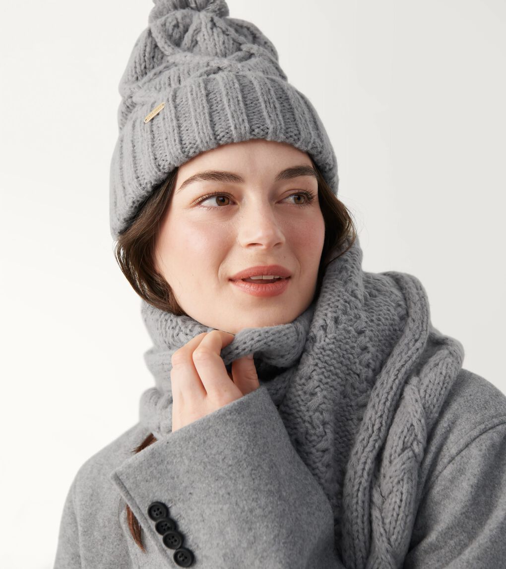 DIAMOND CABLE POM HAT